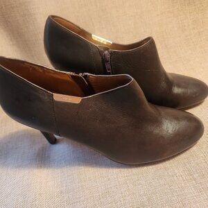 Coach Seneca Heeled Brown Leather Ankle Booties Gold Tone Logo Women's Size 11